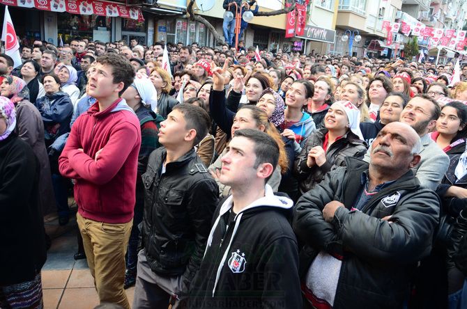 MHP LİDERi DEVLET BAHÇELİ AKHİSARLILAR İLE BULUŞTU